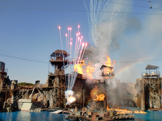 Illustration for article titled They're still doing a Waterworld show at Universal Studios - and it actually looks amazing!